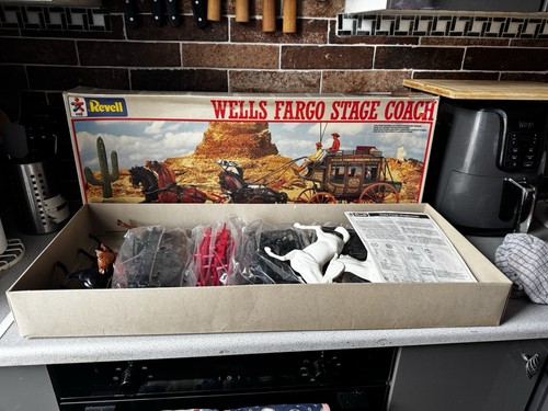 Revell wells fargo stage - fargo,